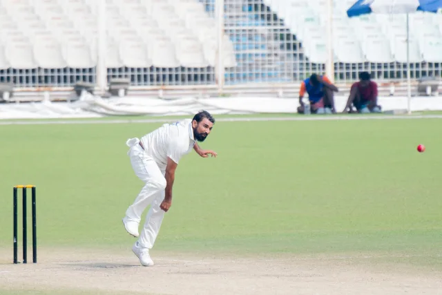 Mohammed Shami giving instructions during training session