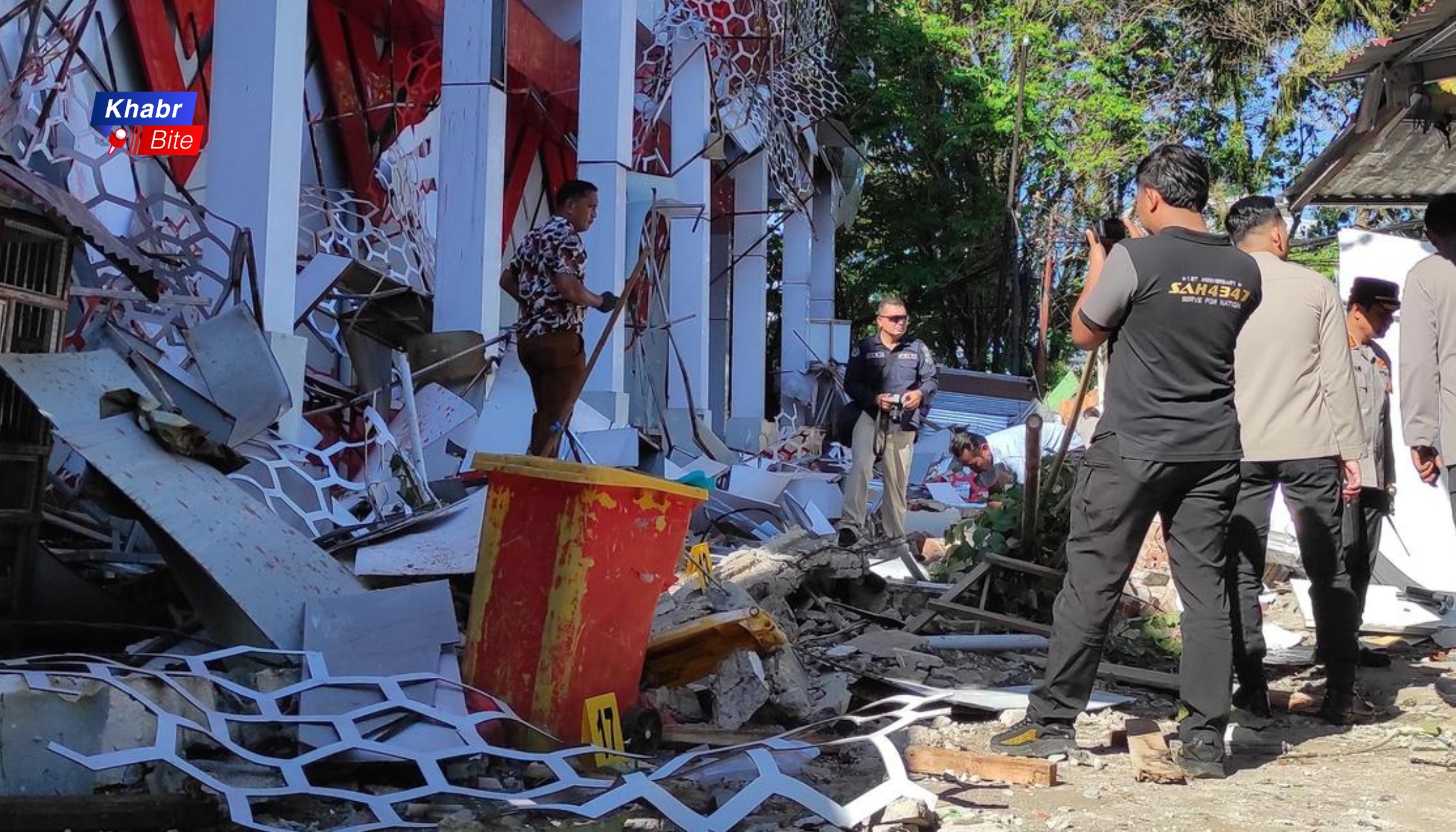 Indonesia: 7.4 Quake Near Ternate