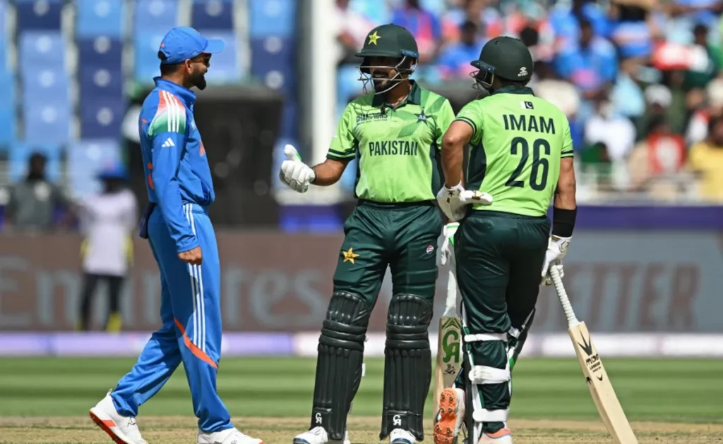 Babar Azam and Virat Kholi during the match