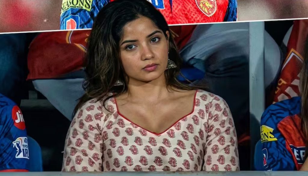 Kashmira Pardeshi viral IPL 2026 crowd girl cheering for PBKS team